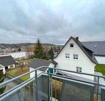 Gepflegte DG-Wohnung mit 3,5 Zimmern, Balkon und EBK in Münsingen