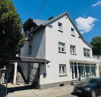 Große, helle 4-Zimmer-Wohnung mit Garten und Garage 1300,- kalt - Neuwied Feldkirchen
