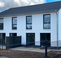 Neue Doppelhaushälfte mit 4 Zimmern und 2 Stellplätzen - Sanitz