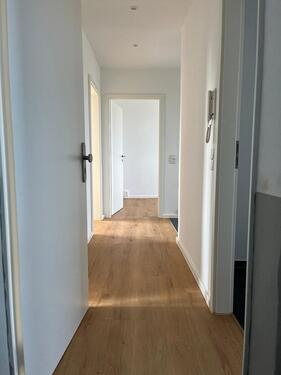 Foto - Frisch renovierte 3-Zimmer-Wohnung mit Einbauküche und Tageslicht