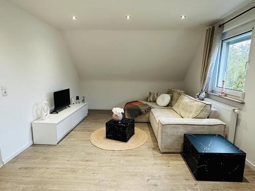 Foto - 3 Zimmer DG-Wohnung möbliert zu vermieten