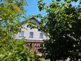 Foto - Großes Wohnhaus + großen Nebengebäuden