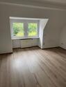 Foto - Attraktive 3-Zimmer-DG-Wohnung mit GarageZufahrt u Garten