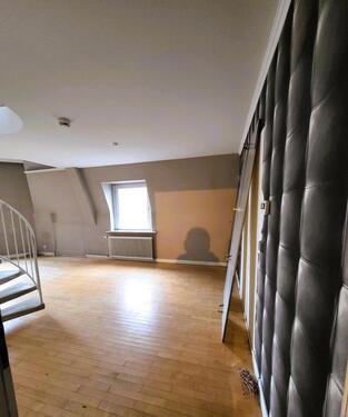 Foto - Maisonette-DG mit Dachterrasse & Skylineblick – renovierungsbedür