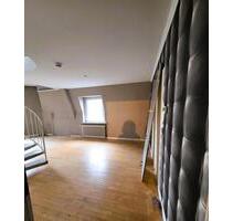 Maisonette-DG mit Dachterrasse & Skylineblick – renovierungsbedür - Frankfurt am Main Innenstadt 1