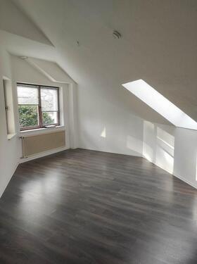 Foto - WG Zimmer in (120qm)4- Zimmer-Wohnung für ukrainische Flüchtlinge