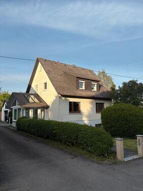 Foto - Einfamilienhaus mit Garten & Stellplätzen zu vermieten