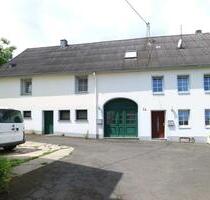 Haus mir 2 Wohneinheiten großes Grundstück Garten top - Osburg