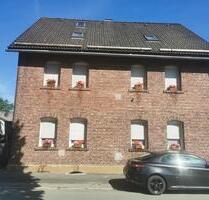 Uriges altes Backsteinhaus mit großen Carport und Garten - Brilon