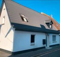 Einfamilienhaus mit angrenzender Garage **provisionsfrei ** - Dietersheim