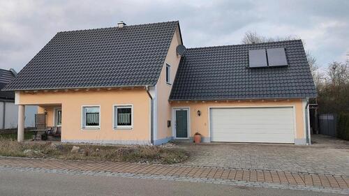 Foto - Einfamilienhaus mit Doppelgarage