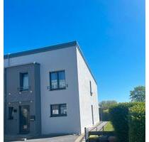 Moderne Doppelhaushälfte mit Garage und überdachter Terrasse - Dortmund Aplerbeck
