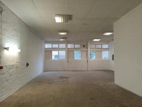 Foto - 110 m² Garage Stellplatz Lagerhalle Lager Halle mieten Selfstorage Werkstatt