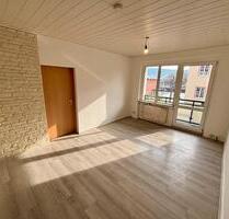 Helle, zentrale 2-Raum Wohnung mit Südbalkon, großem Keller - Rudolstadt