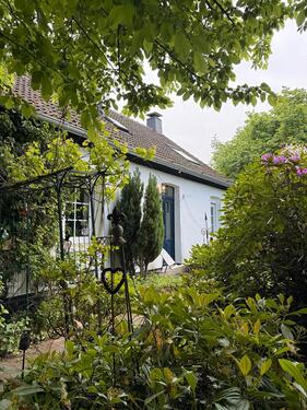 Foto - Besonderes Haus mit unverbaubarem Blick und großem Grundstück