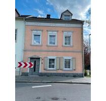 Charmantes Reihenendhaus - 80.000,00&nbsp;EUR Kaufpreis, ca.&nbsp; 90,00&nbsp;m&sup2; in Roßwein (PLZ: 04741)