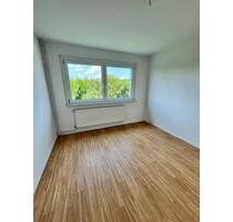 Kleine, sofort bezugsfertige 3-Raum-Wohnung Am Sportpark 4 zu vermieten! - Glauchau