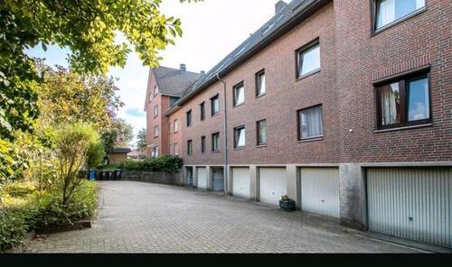 Foto - Tiefgaragenstellplatz mit elektrischem Tor zu vermieten.