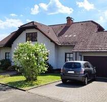 Helle 3 Zimmer Dachgeschosswohnung mit Balkon und Garage - Fulda Aschenberg