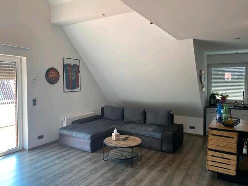 Foto - helle DG Wohnung mit Klimaanlage auf 2 Ebenen zum 01.06.26