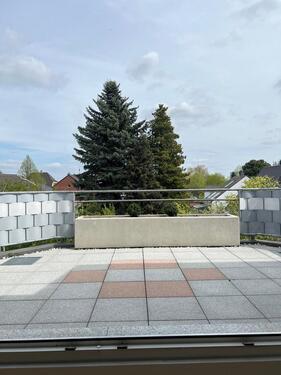 Foto - DG-Wohnung mit großer Terrasse & modernem Bad nahe Köln