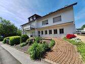 Foto - Gepflegtes Mehrfamilienhaus mit 6 Wohnungen und 16 Garagen