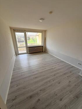 Foto - Freundliche 2-Zimmer-Wohnung mit ruhigem Balkon + Einbauküche