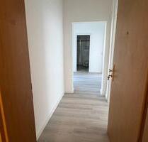 Moderne 3-Raum-Wohnung mit Balkon im Erdgeschoss, zentral gelegen - Schönebeck (Elbe)