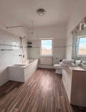 Foto - 3-Raum Wohnung EBK mit Balkon - 420,00&nbsp;EUR Kaltmiete, ca.&nbsp; 86,00&nbsp;m&sup2;