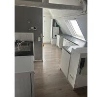 Gemütliche Dachgeschosswohnung mit Balkon & Einbauküche - Ginsheim-Gustavsburg