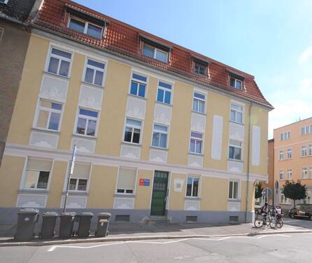 Foto - Schöne, frisch renovierte 2,5 R im DG,zentrale aber ruhige Lage