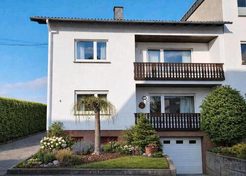 Foto - Ein- Zwei-Familien-Haus im Ortskern von Elz