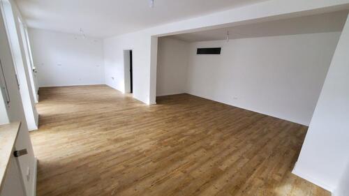 Foto - Große Etagenwohnung, zentral, mit Tiefgaragen-Stellplatz