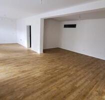 Große Etagenwohnung, zentral, mit Tiefgaragen-Stellplatz - Bayreuth City