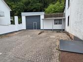 Foto - Halle, Lager mit großem Sektionaltor zu vermieten