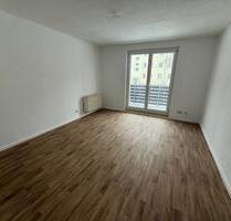 Vollständig renovierte 4-Zimmer-Wohnung mit Balkon | 75 m² | Erdgeschoss | ruhige Lage - Leuna