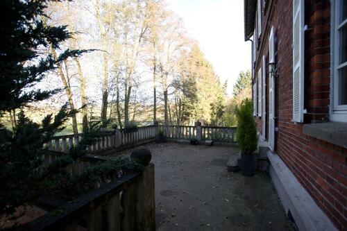 Foto - Attraktive, renovierte 4-Zimmer-EG-Wohnung mit EBK in Villa mit g