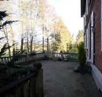 Attraktive, renovierte 4-Zimmer-EG-Wohnung mit EBK in Villa mit g - Bad Arolsen