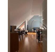 Moderne 2,5-Zimmer-Dachgeschosswohnung mit Südbalkon in Wiesdorf - Leverkusen