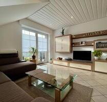 Provisionsfrei: Helle DG-Wohnung mit Balkon & 2 TG-Stellplätzen - Hürth