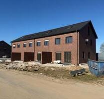 Rastede - Im Göhlen: Neubau-Reihenmittelhaus mit Einbauküche als Erstbezug