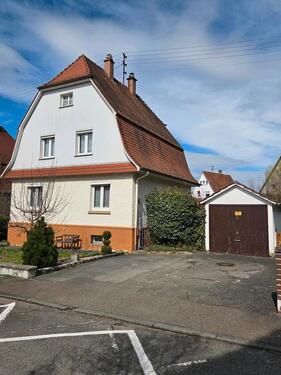Foto - Freistehendes Einfamilienhaus mit schönem Garten und Garage