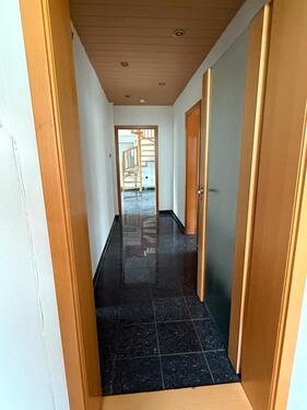 Foto - Freistehende 2 Etagen 6 Zimmer Wohnung