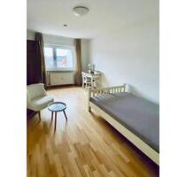 Schönes Zimmer mit Ostlage, Westpark ums Eck! - München Sendling-Westpark