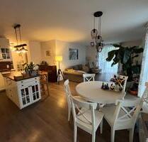 Schöne, neuwertige 4-Zimmer-EG-Wohnung mit Balkon und EBK - Marburg Marbach