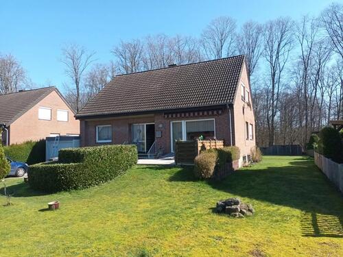 Foto - Einfamilienhaus mit großem Grundstück