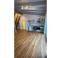 Vermiete tolle Dachgeschosswohnung mit Balkon, Einbauküche uvm. - Thaleischweiler-Fröschen