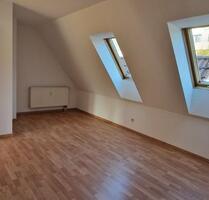 Helle Atelierwohnung in ruhiger Lage mit Pkw-Stellplatz - Hohenstein-Ernstthal