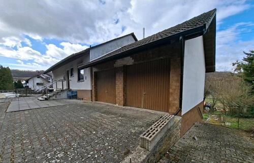 Foto - Freistehendes Haus mit großem Grundstück