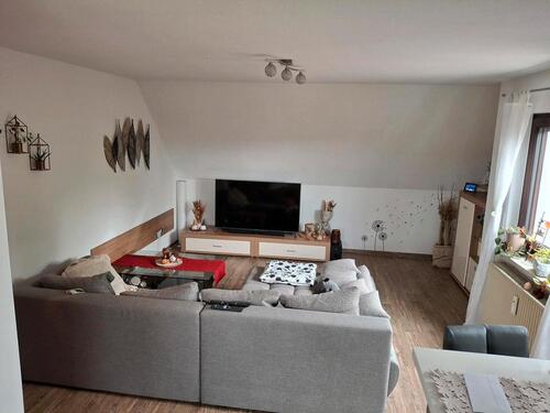 Foto - sehr ruhige 3-Zimmer-DG-Wohnung mit EBK und Balkon in Langenzenn